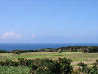 うっすらと屋久島